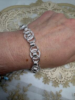 925 Sterling Silver Heavy Ornate Circle Link Bracelet Toggle Closure unique
